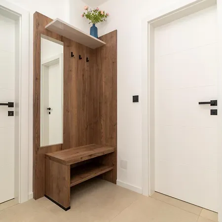 Saint Donat Center * Ζαντάρ